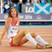 Jessica Judd sits on the track distraught after missing out on a medal in the Commonwealth Games 800m final