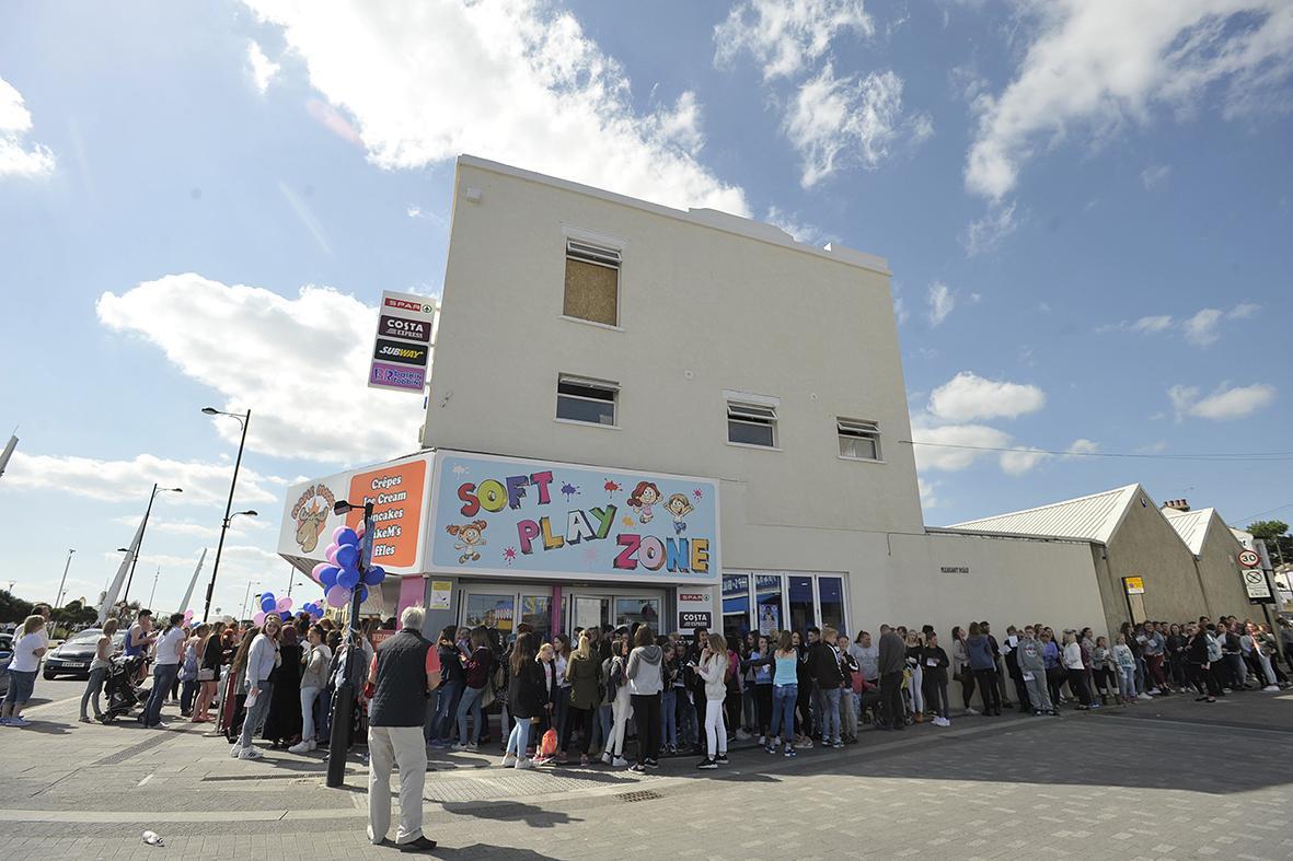 Fans queue to  see Joey Essex open Baskin Robbins and Subway down Marine Parade