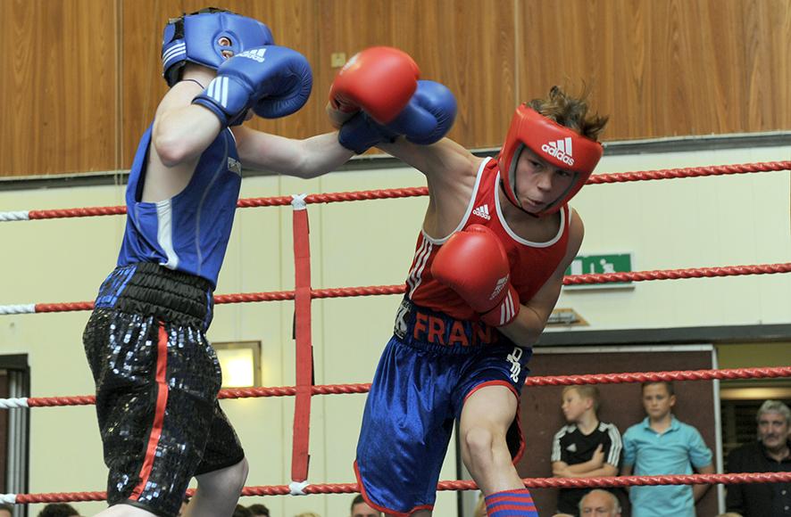 Rayleigh ABC Boxing night at Mill Hall, , Frank Watson in red from Danson v Jack Cosgrave from Tenderton in blue