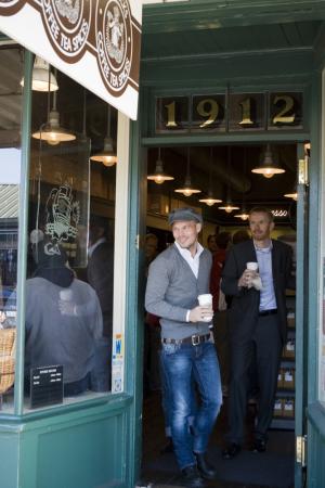 Ljungberg visits Pike Place Starbucks