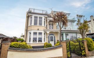 Luxurious £915k seaside apartment for sale in Southend
