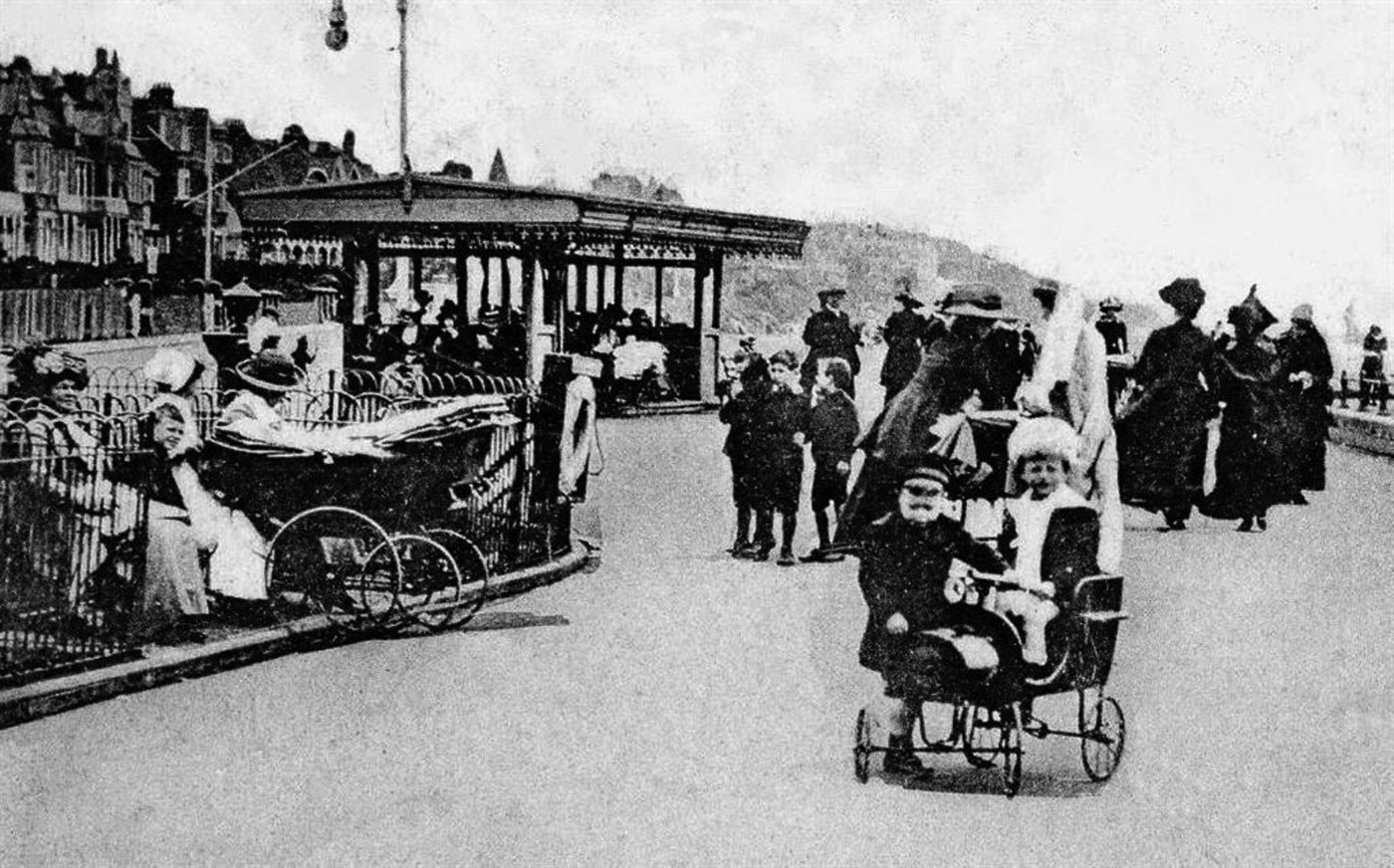 Busy - the Thorpe Bay tram shelter in the 1900s