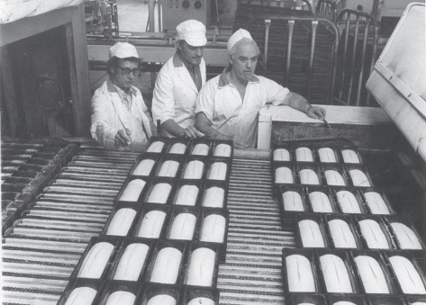 Loaves - Basildon union members bake bread for OAPs