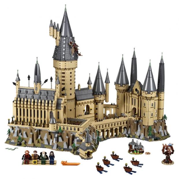 Echo: LEGO Harry Potter Hogwarts Castle Set (Zavvi)