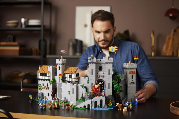 Echo: LEGO® Lion Knights’ Castle. Credit: LEGO