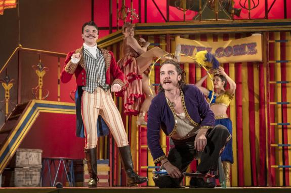 Echo: Alex Phelps as Phileas Fogg and Eddie Mann as Detective Fix Echo: Alex Phelps as Phileas Fogg and Eddie Mann as Detective Fix