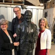 Statue - Lady Amess, sculptor Andrew Lilley and MP Anna Firth