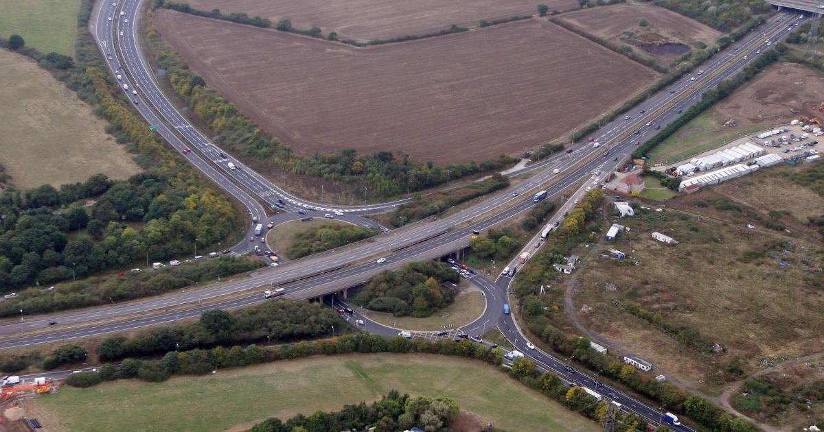 A127 nach Unfall in Fairglen gesperrt, erhebliche Verzögerungen