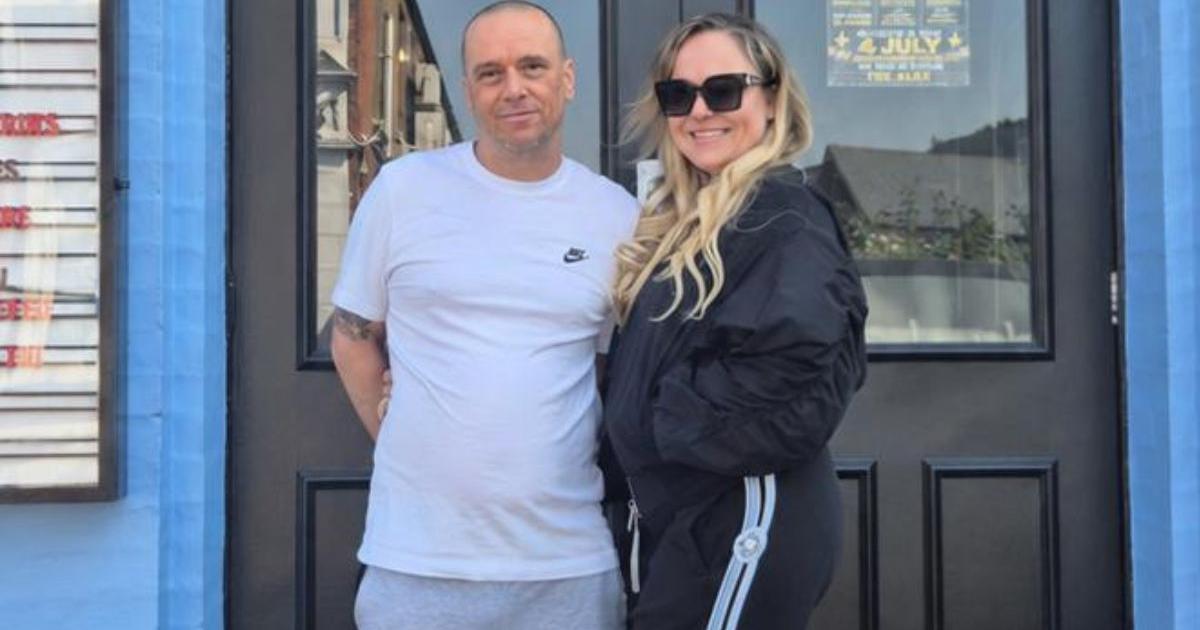 Ehepaar übernimmt und eröffnet die Alex Bar in Southend wieder