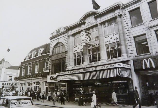 The jewellers became a neighbour to McDonalds