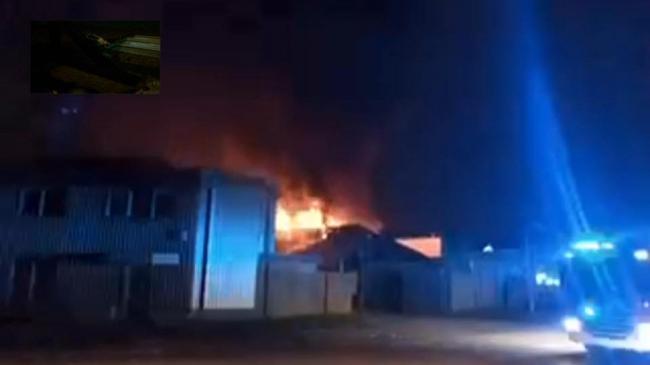 Fire at industrial unit       pic: Lou Flynn
